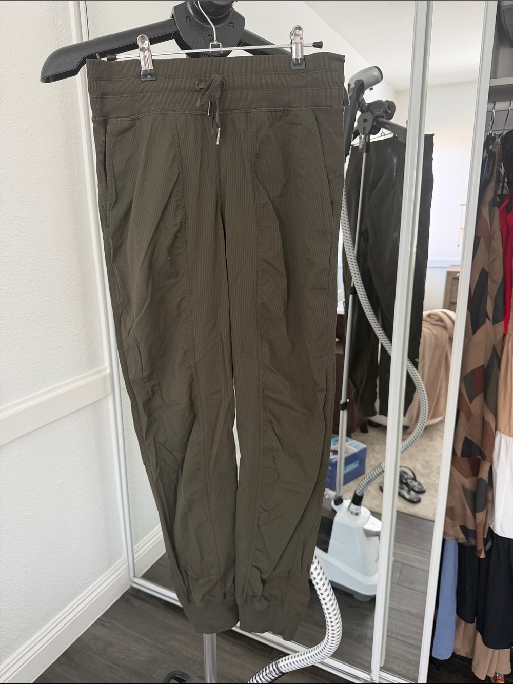 Women’s lululemon athletica Olive Green Drawstring Jogger Pants